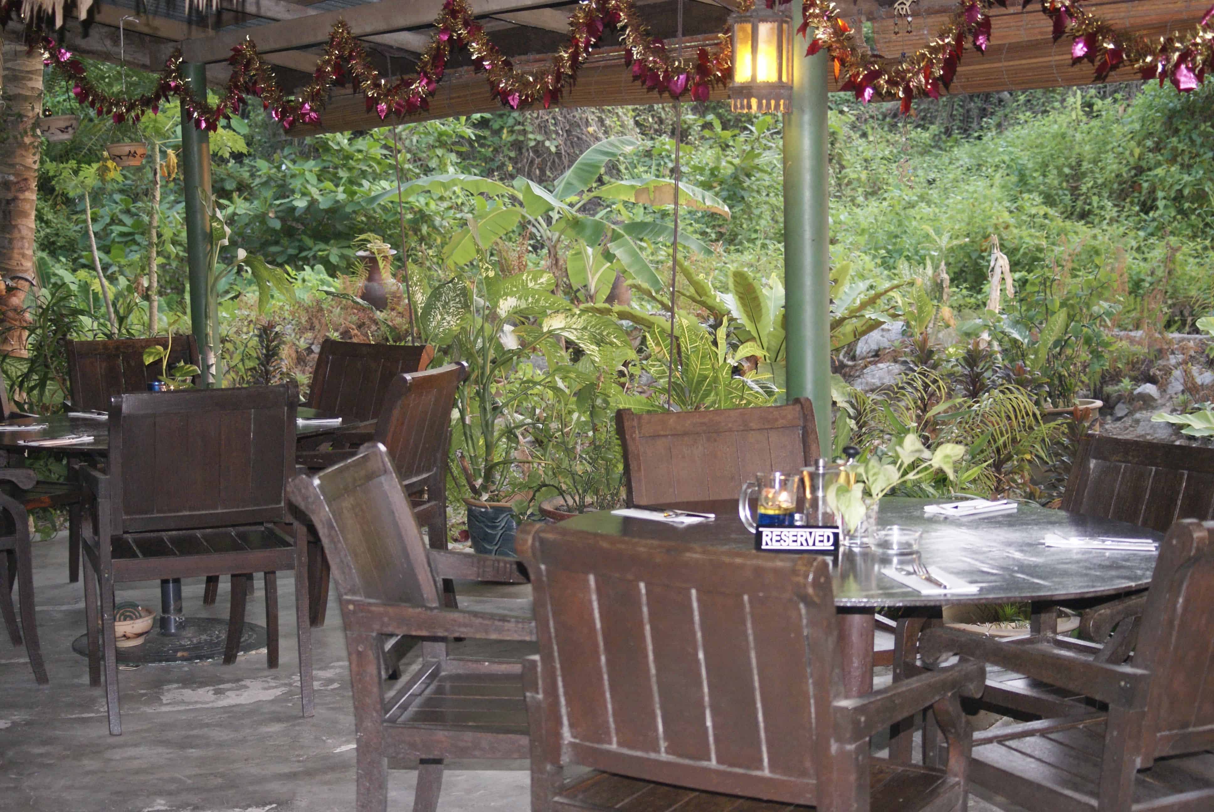 Mangoes Bar and Grill