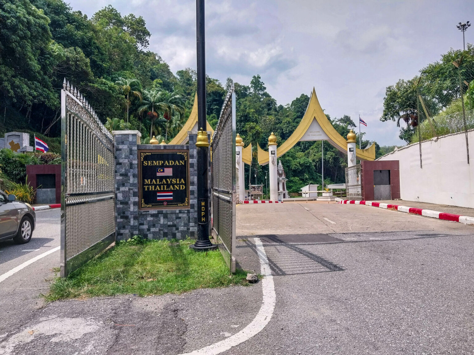 Getting from Sungai Petani, Malaysia to Betong, Thailand - The Island Drum